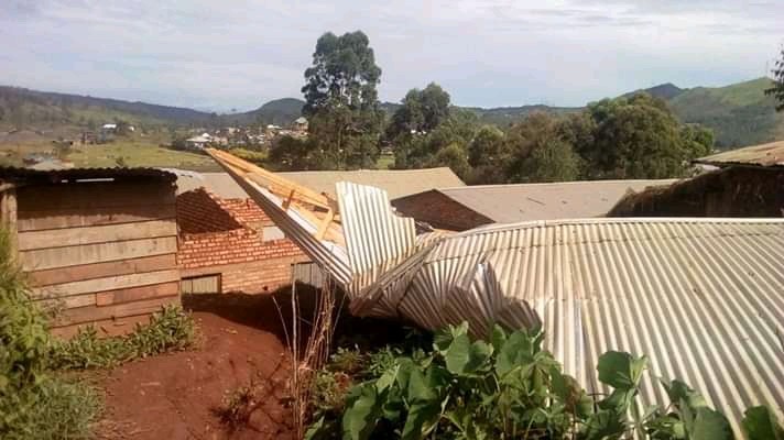 kalehe -pluie. Nyangezi (Walungu): des personnes blessées et plusieurs dizaines de maisons détruites par une forte pluie