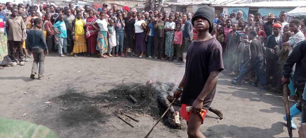 un civil brûlé vif par des déplacés en colère à Mugunga