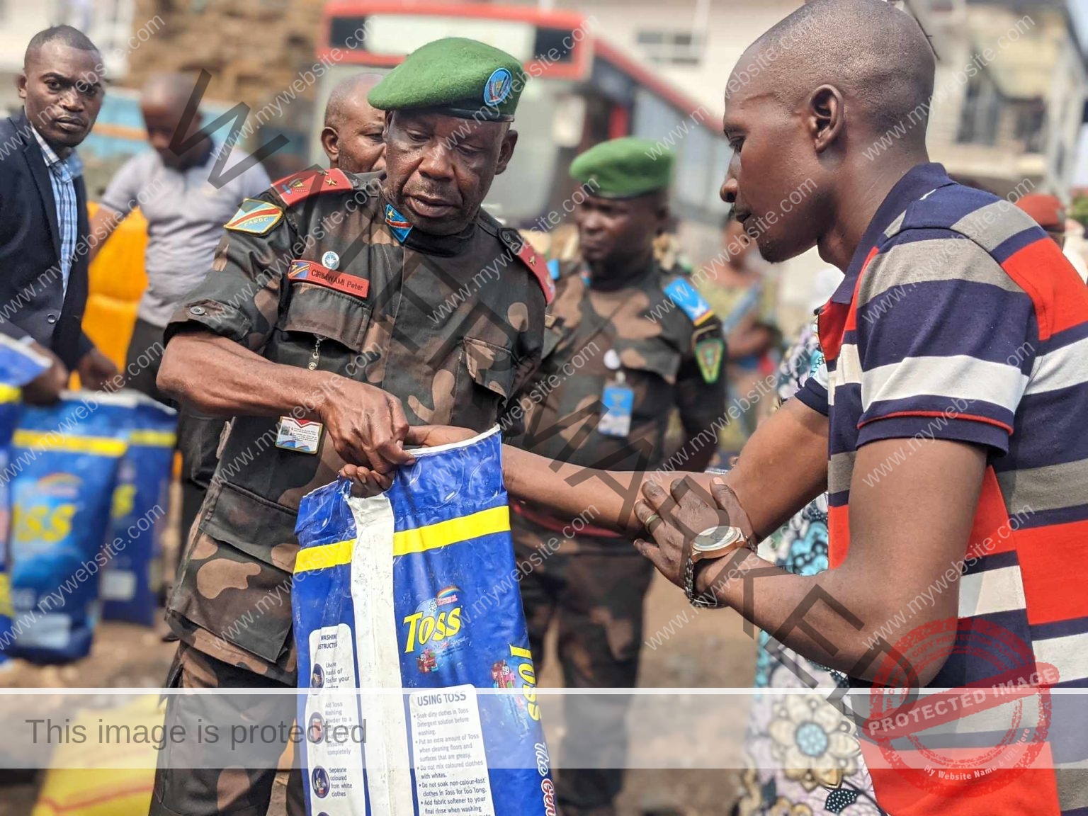 le Gouvernement congolais remet plus de 85 tonnes de Vivres aux déplacés