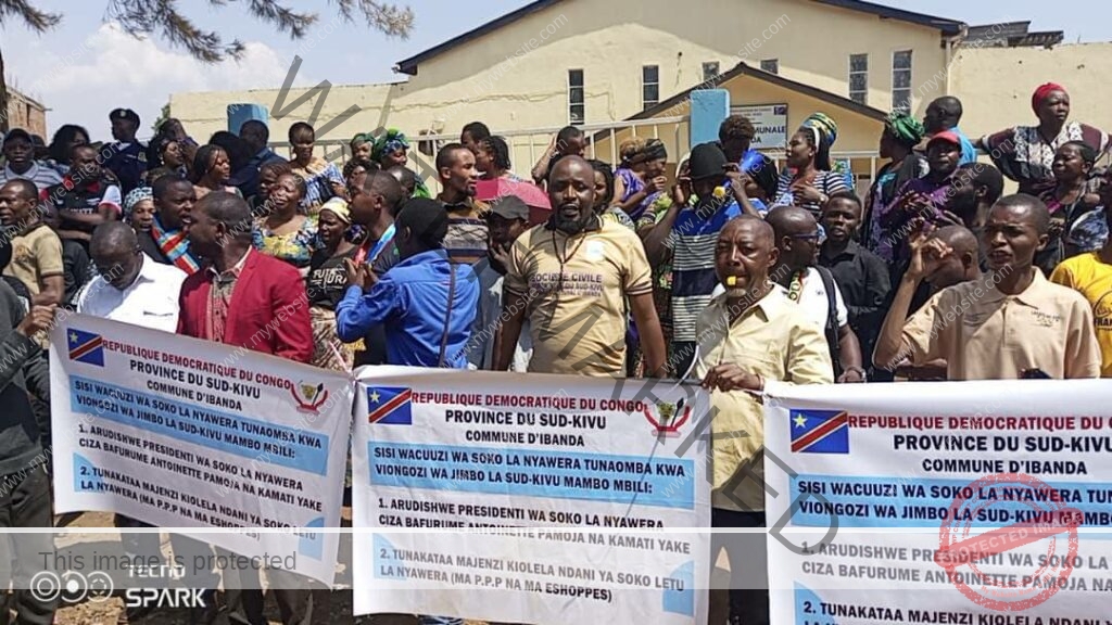 Marche des vendeurs et vendeuses du marché de Nyawera