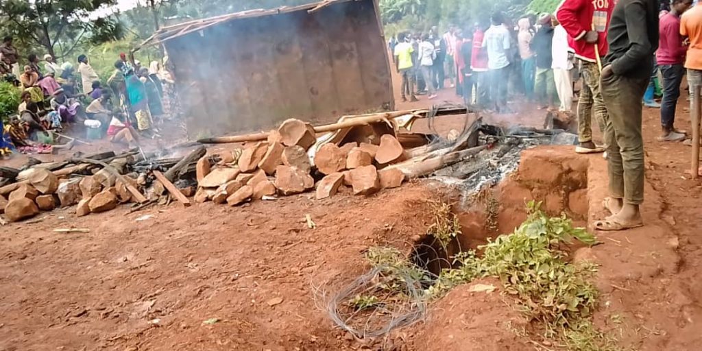 La route barricadée ce mardi à Walungu