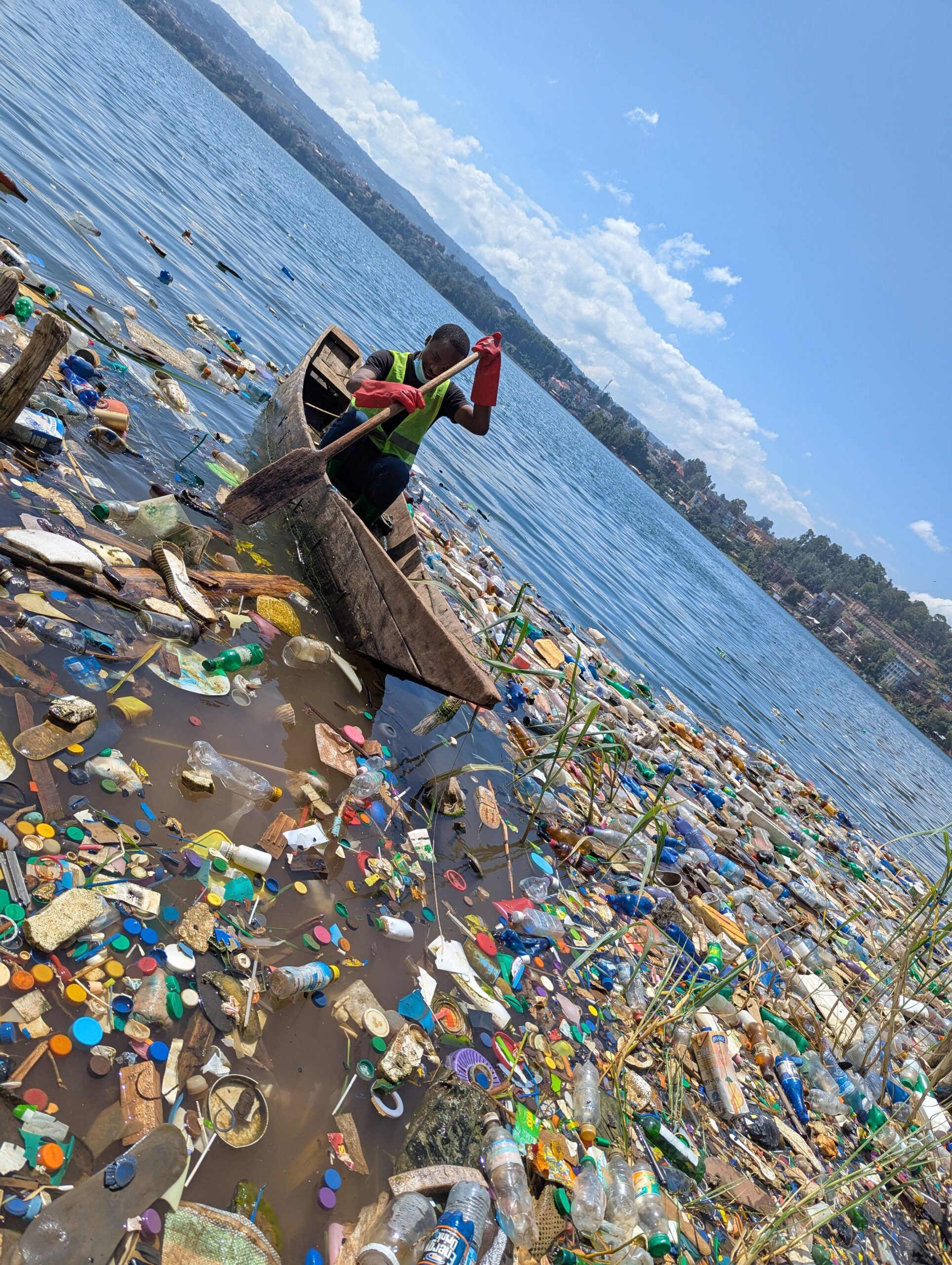 Des déchets sur le lac kivu