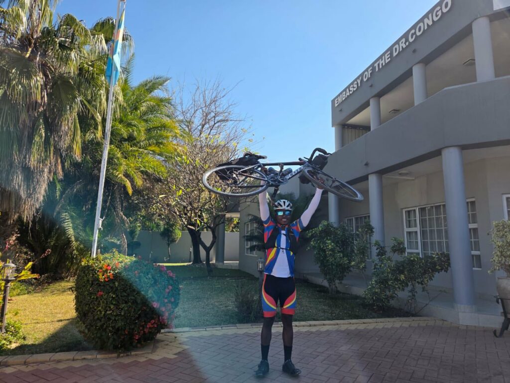 Miguel Masaisai : 5.300 kilomètres à vélo de Goma à Cape Town pour la paix