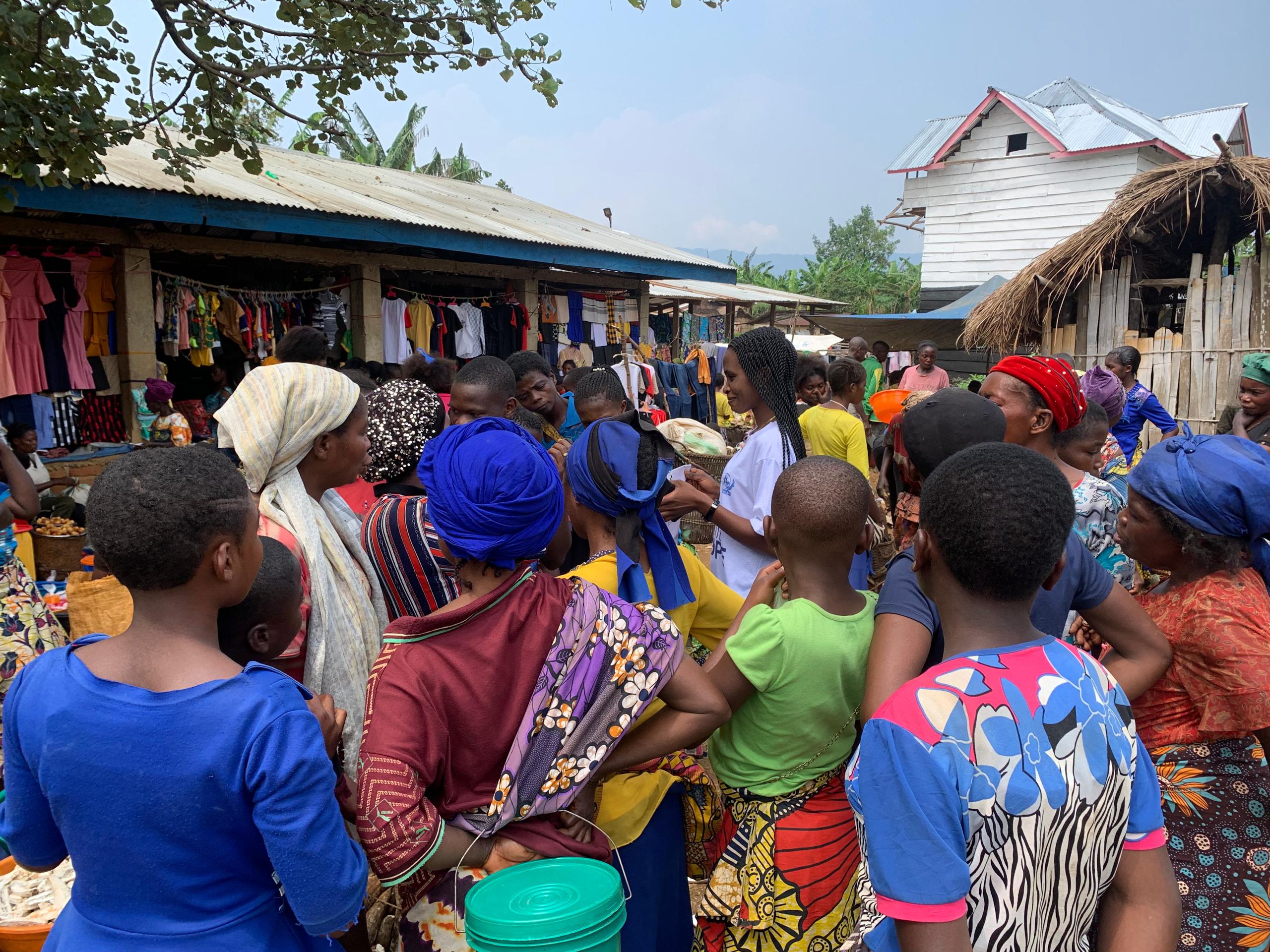 Mwenga : des jeunes engagés pour déconstruire les normes sexistes grâce à l’approche SASA Together