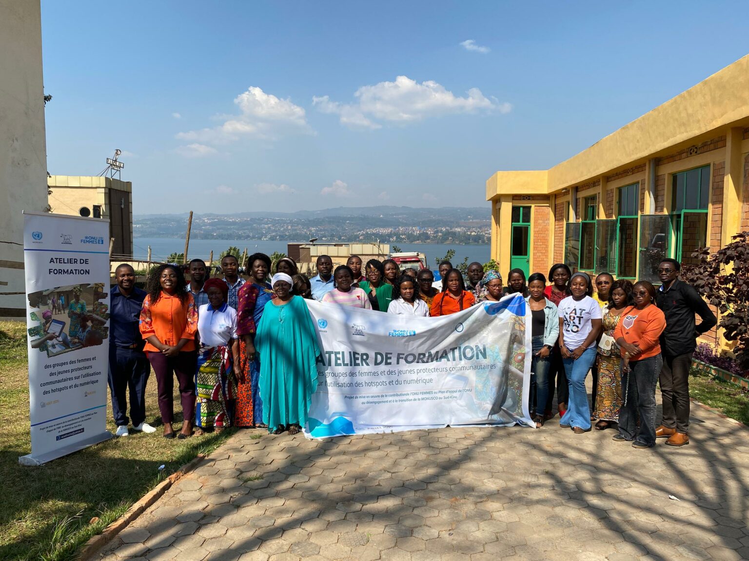 Bukavu : des femmes et jeunes formés à la lutte contre les violences numériques par ACADHOSHA clôturent trois jours d’atelier