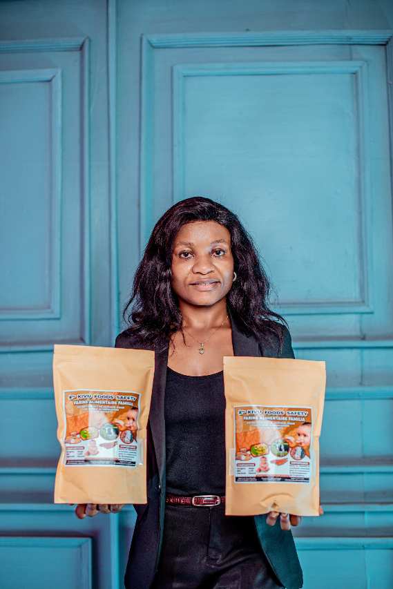 Semaine Mondiale de l’Entrepreneuriat : Cécilia Bulonza fabrique de la farine de bouillie pour lutter contre la malnutrition au Sud-Kivu Cécilia Bulonza