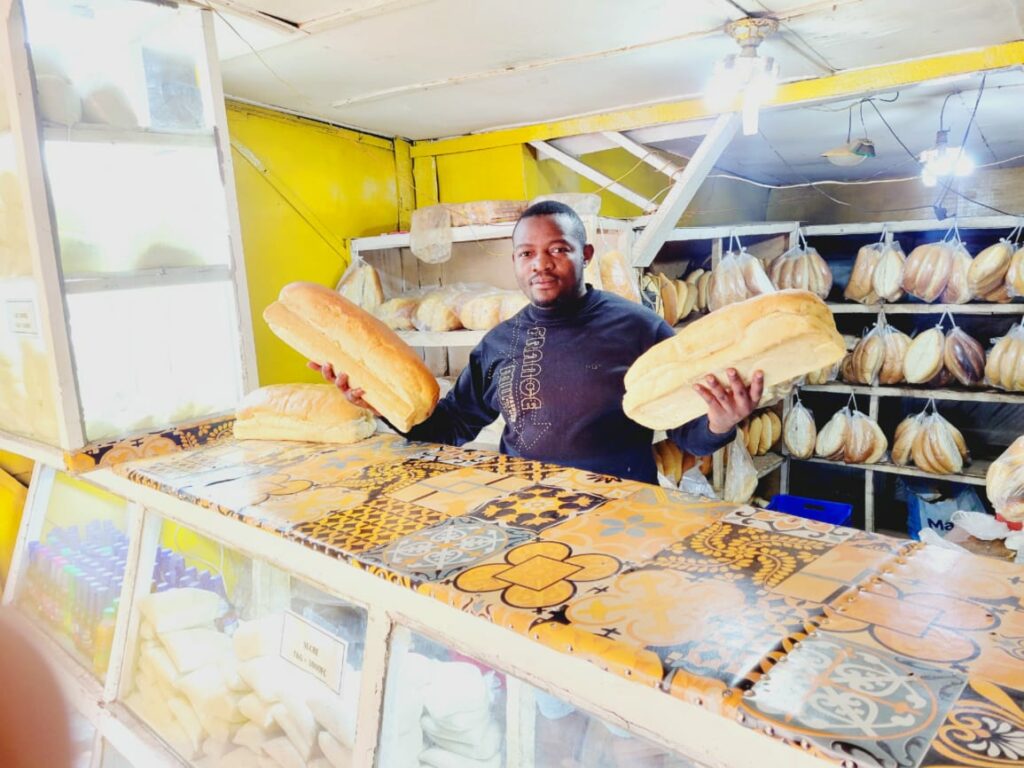 Semaine mondiale de l’entrepreneuriat : Ombeni Zagabe Paul, artisan du pain local, modèle de réussite malgré les défis