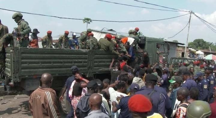 RDC : plus de 100 présumés bandits interpellés après un bouclage à Kinshasa Arrestation des présumés bandits à Kinshasa