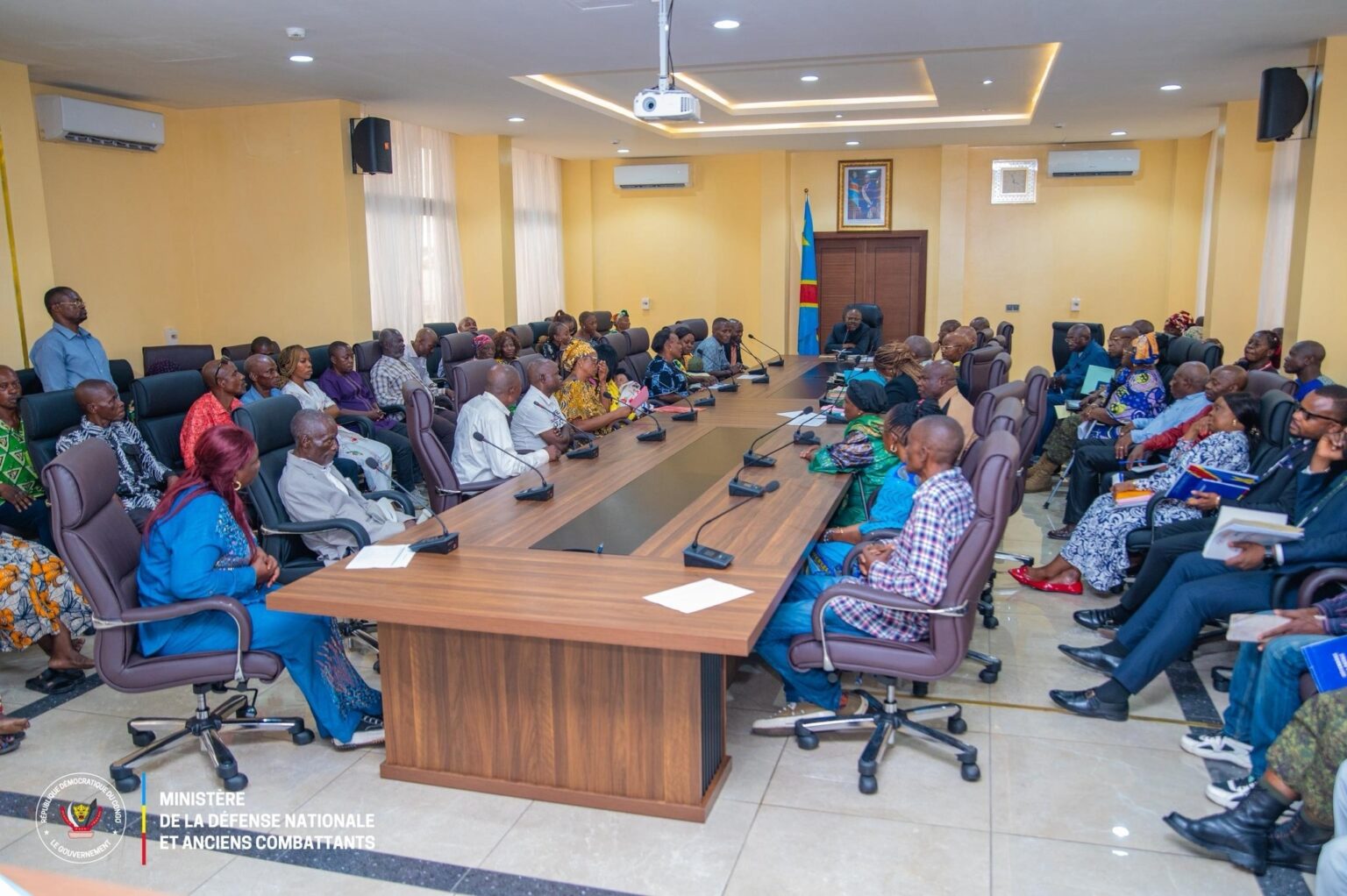 Guy Kabombo Muadiamvita promet un suivi rapproché du dossier des personnels civils radiés de la paie au Secrétariat général à la Défense