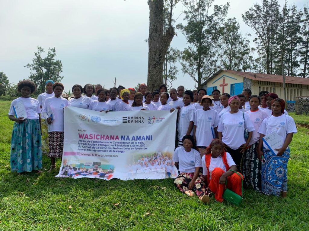 des jeunes femmes formées sur la gestion des conflits, le plaidoyer et le lobbying, la communication à travers les réseaux sociaux