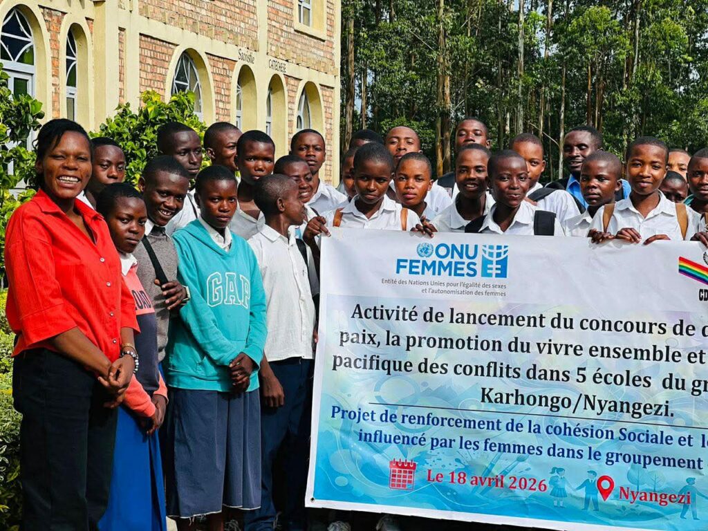 Des participants au lancement du concours de dessin de la CDJP