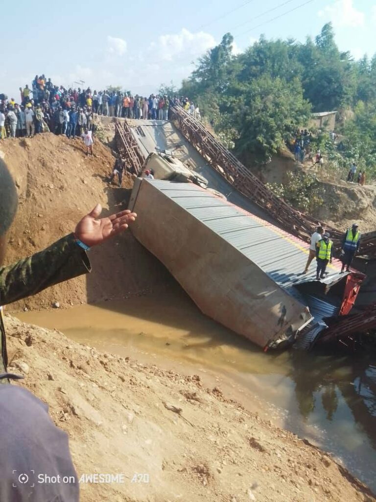 Uvira : le pont Kavimvira s’effondre sous le poids d’un camion, le trafic paralysé Pont Kavinvira