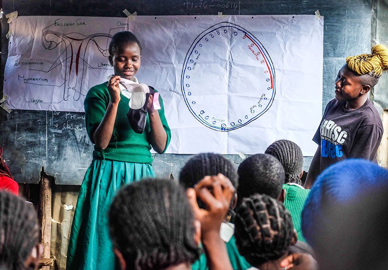 Journée internationale de l’hygiène menstruelle : au Sud-Kivu, jeunes filles et femmes face à des défis persistants, un médecin appelle à l’action l’hygiène menstruelle