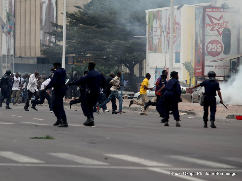 Kinshasa : 20 blessés dont 15 policiers et 5 civils lors du sit-in de l’opposition, le gouvernement dénonce des “violences organisées” marche_opposition_congo_kinshasa_z