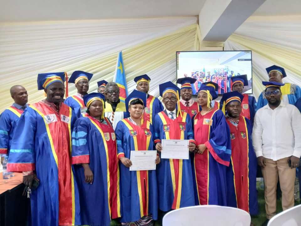 Bukavu : l’UOB célèbre deux nouveaux docteurs en médecine, avec des recherches sur la drépanocytose et les hépatites virales Soutenance thèse à l'UOB