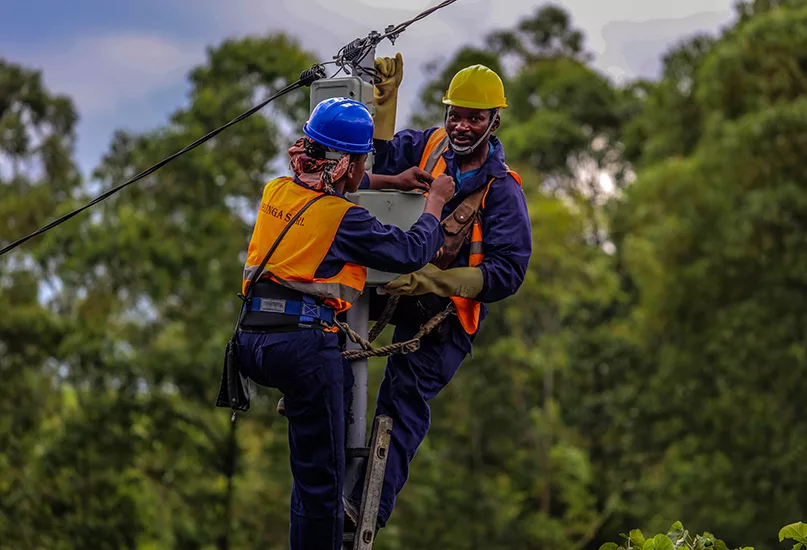 Goma : la fourniture d’électricité de Virunga Energies reprend progressivement après plusieurs jours de délestage Virunga-Energies-Technicians-2-jpg